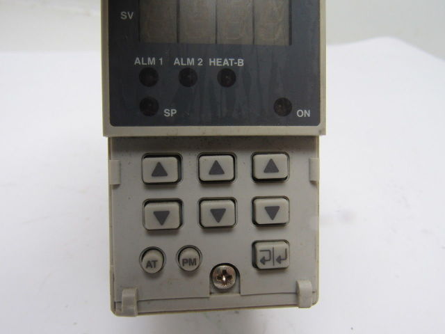 Keyence TF2-32 Programmable Temperature Controller 100-240v C° Readout