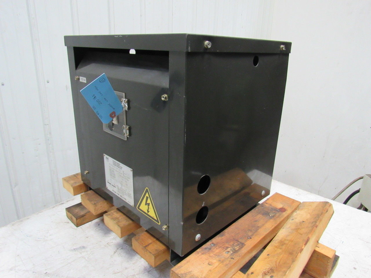 Fuji Electric TTV-32 SKL 380-480V Pri 220-200V Sec 32KVA 3Ph 50/60Hz Transformer