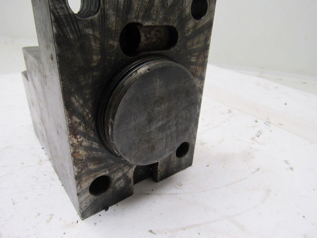 Kennametal 318970R01 3903CJ5 KM Loc Right Angle Turret Tooling Holder