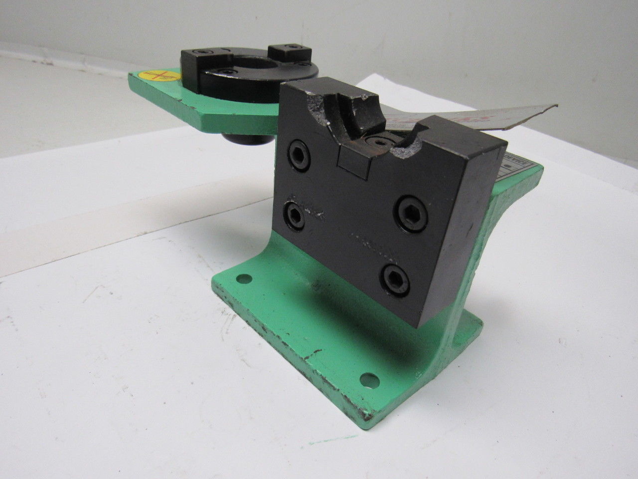 Torng Industrial LD-BT30A Vertical CNC Machining Tool Rest BT-30 Damaged