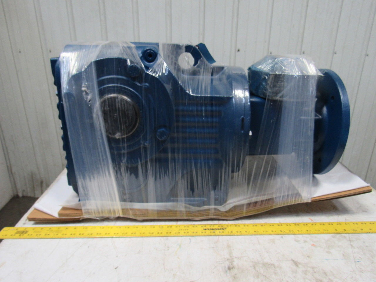 Sew Eurodrive 	 KH107AM364/365 19.74:1 89 RPM Output 95mm Shaft RH Gear Reducer
