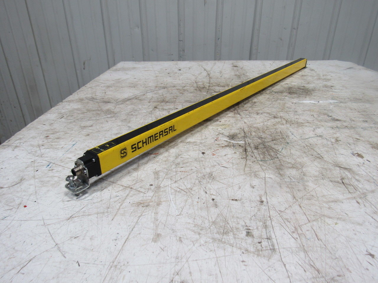 Schmersal SLC440-E0970-30 Safety Light Curtain Emitter