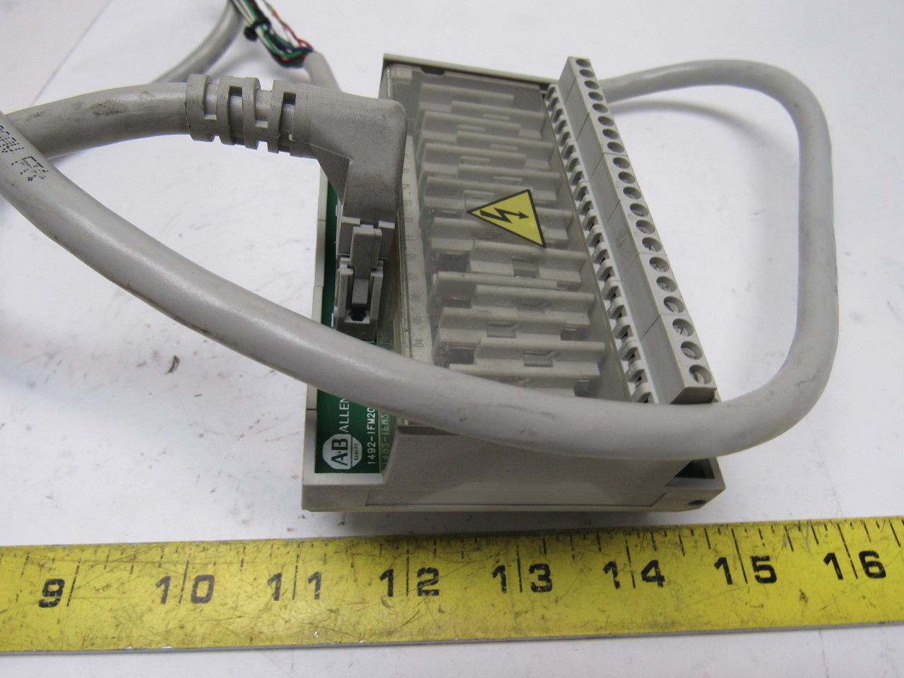 Allen-Bradley 1492-1FM20F-F24-2 Ser A 10-30V AC/DC  16 Fuse Field Module