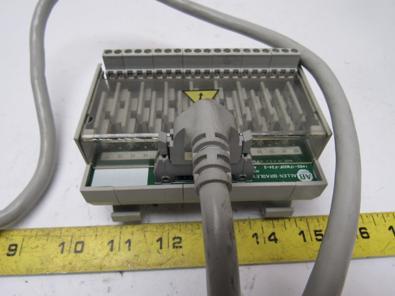 Allen-Bradley 1492-1FM20F-F24-2 Ser A 10-30V AC/DC  16 Fuse Field Module