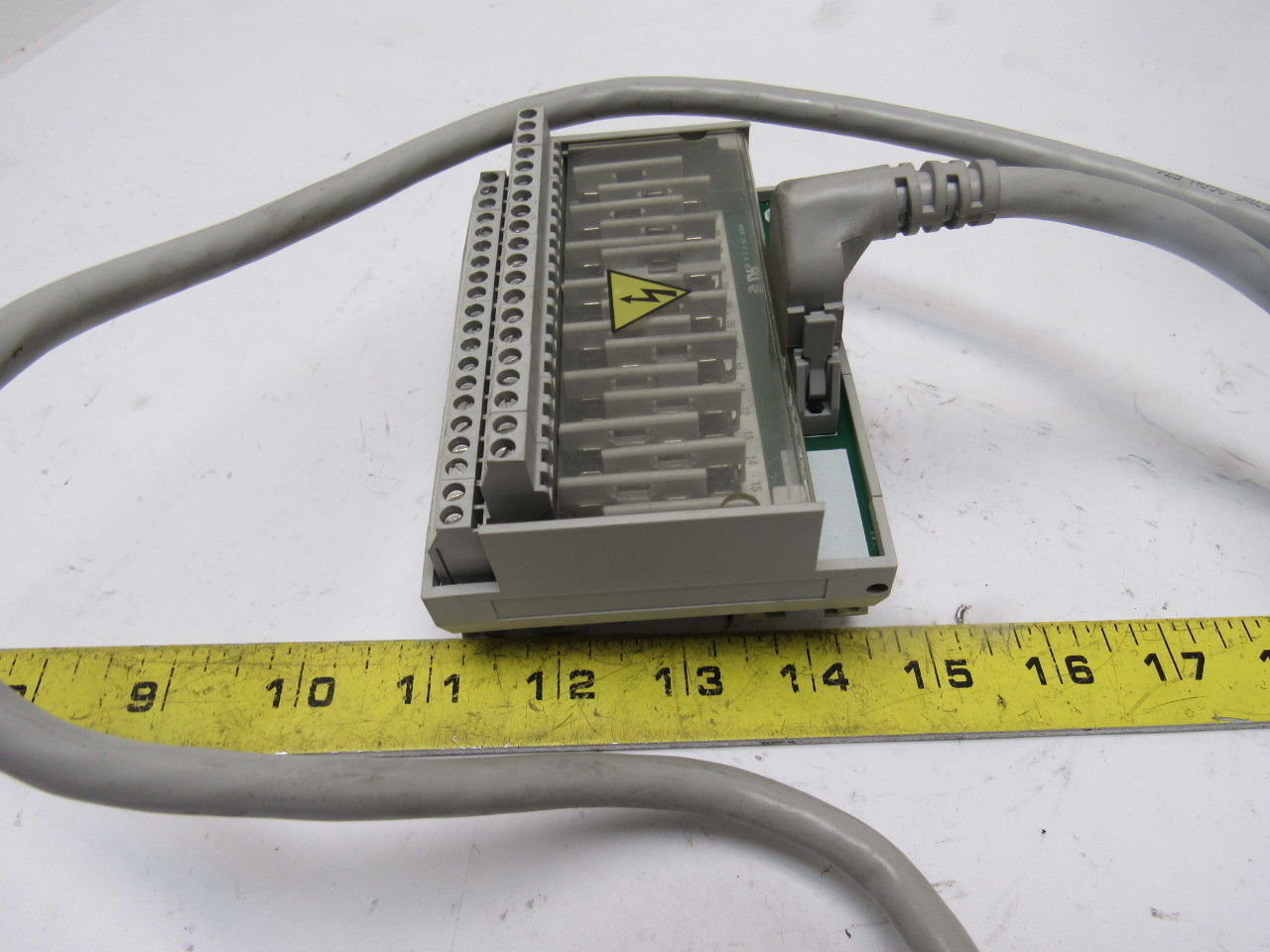 Allen-Bradley 1492-1FM20F-F24-2 Ser A 10-30V AC/DC  16 Fuse Field Module