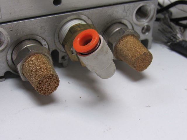 Norgren V61R611AA218JA Double (2) Solenoid Control Air Valve 24VDC W/Manifold