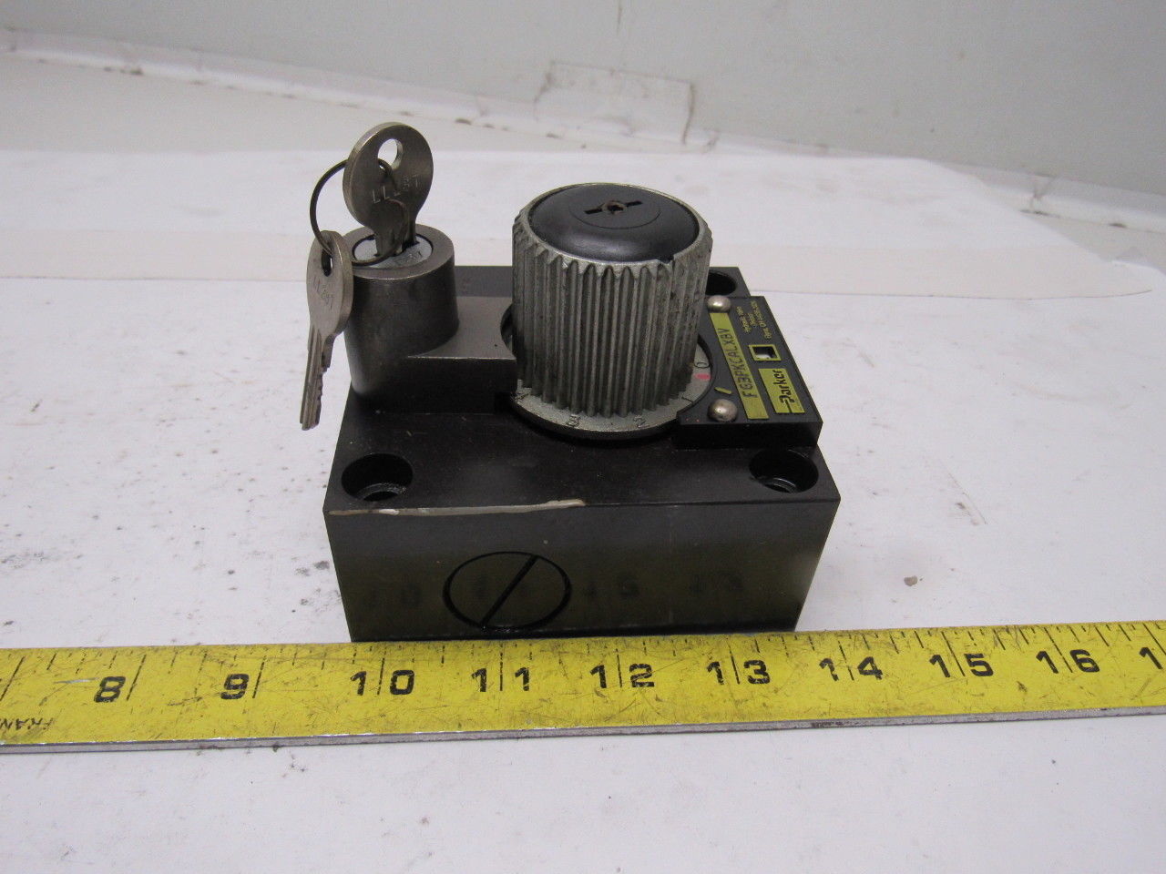 Parker FG3PKCALXBV Locking Flow Control Valve W/ Check And Keys