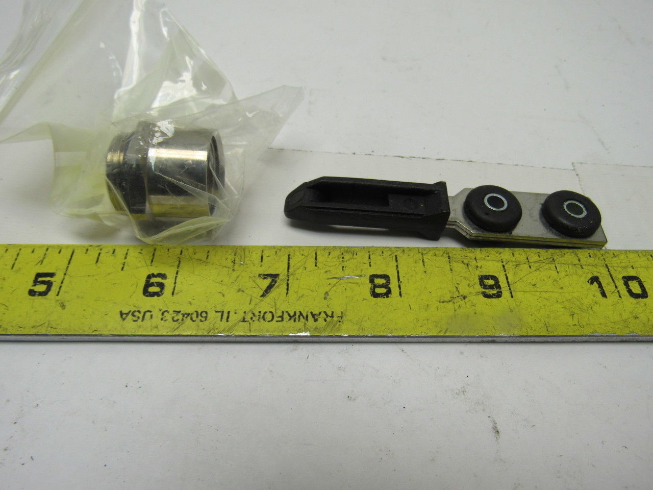 A-B Allen Bradley  802F-E60M10 10A 300VAC Mechanical Keyed Safety Interlock