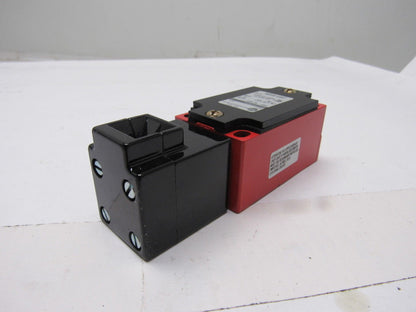 A-B Allen Bradley  802F-E60M10 10A 300VAC Mechanical Keyed Safety Interlock