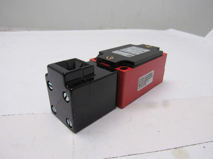 A-B Allen Bradley  802F-E60M10 10A 300VAC Mechanical Keyed Safety Interlock