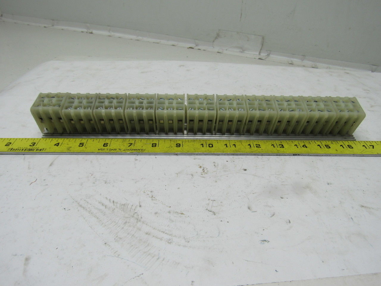 132 Point Electrical Terminal Contact Block Strip Mounted 4 Strips