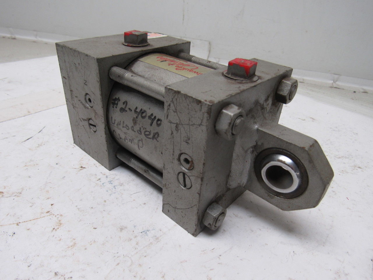 Milwaukee A62 Pneumatic Air Tie Rod Cylinder 2-1/2" Bore 3/4" Stroke Rod Clevis