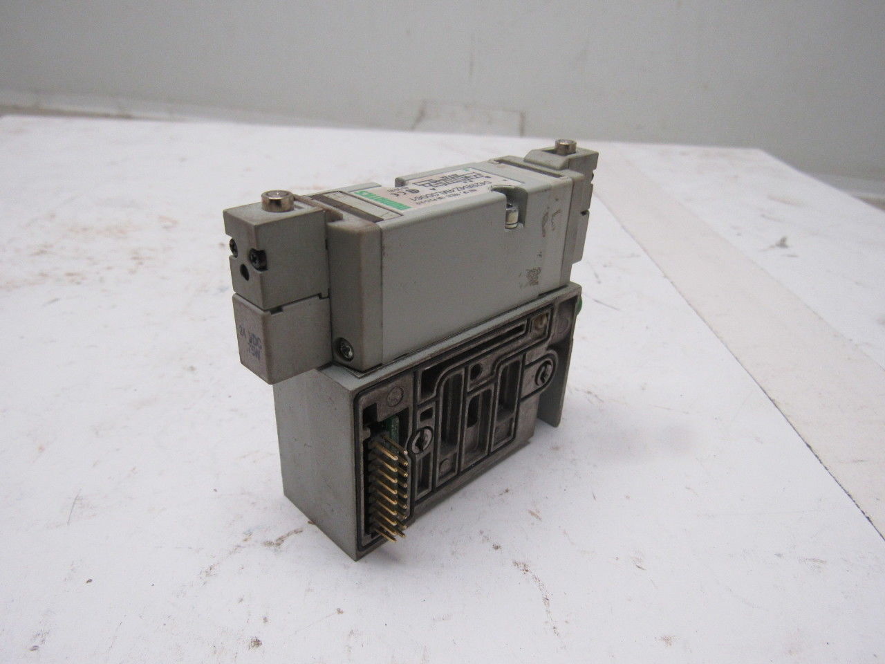 Numatics 042BB4Z4ML00061 2Pos 4Way DBL Solenoid Air Piloted 24V Coil Air Valve