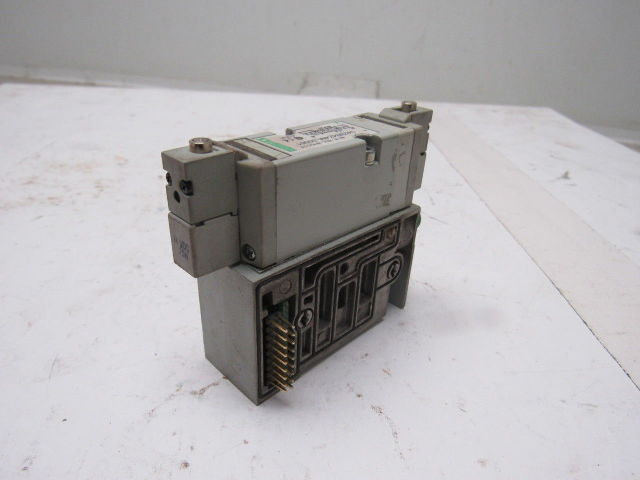 Numatics 042BB4Z4ML00061 2Pos 4Way DBL Solenoid Air Piloted 24V Coil Air Valve