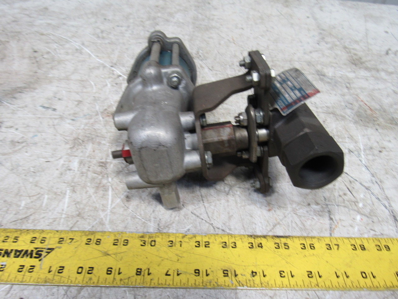 Jamesbury ST20C 1" Pneumatic Double Acting Valve Actuator 2.5" Bore 125PSI