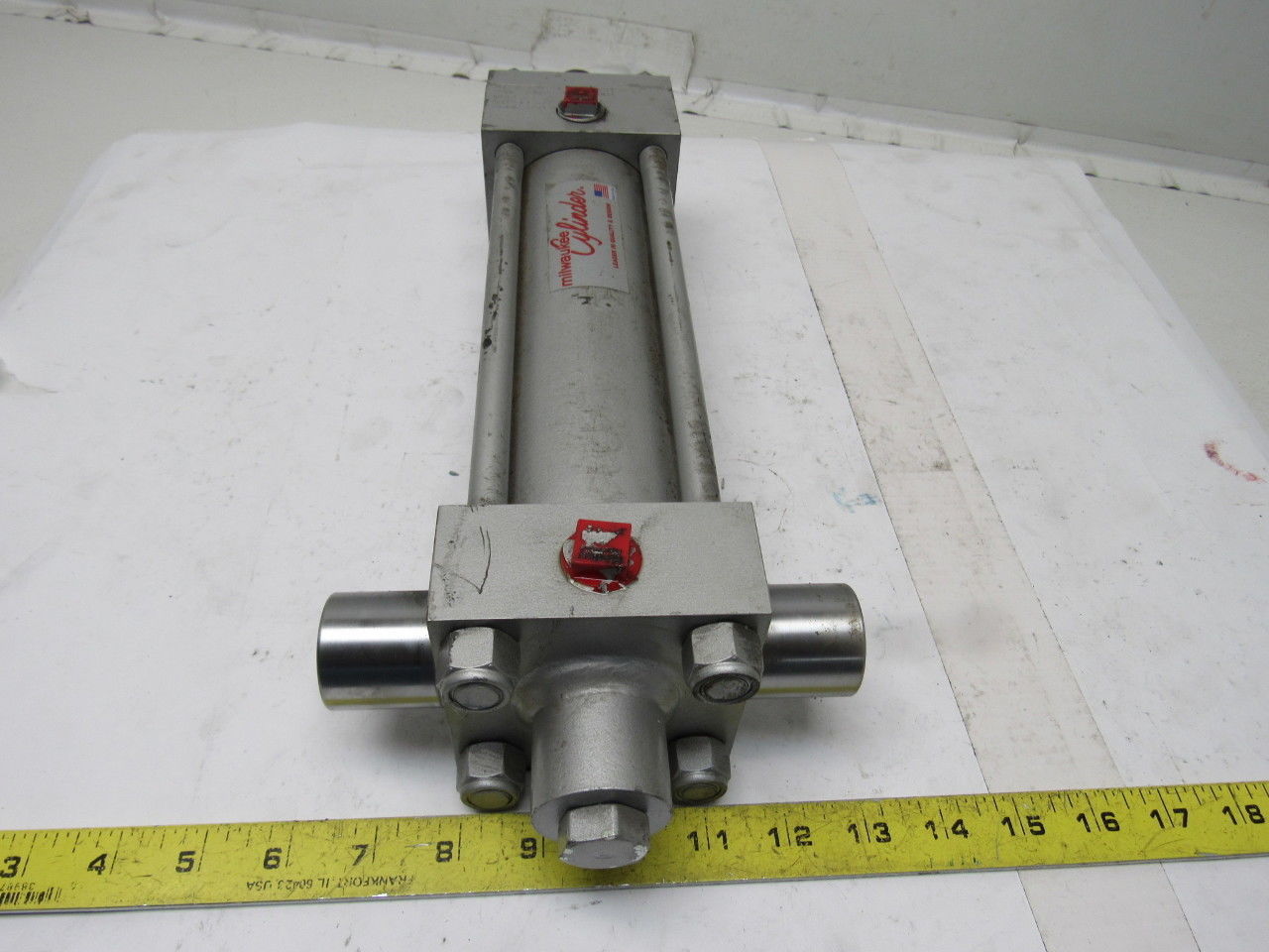 Milwaukee C-18351 2-1/2" Bore 7" Stroke 1-3/8" Rod Trunnion Hydraulic Cylinder