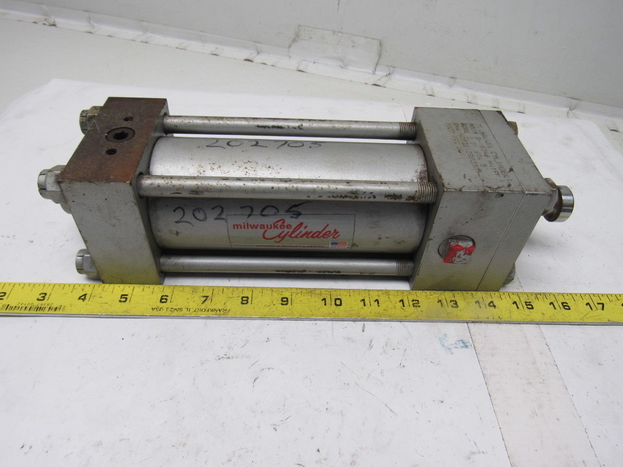Milwaukee B-18346 2-1/2" Bore 5" Stroke 1" Rod 3000PSI Hydraulic Cylinder