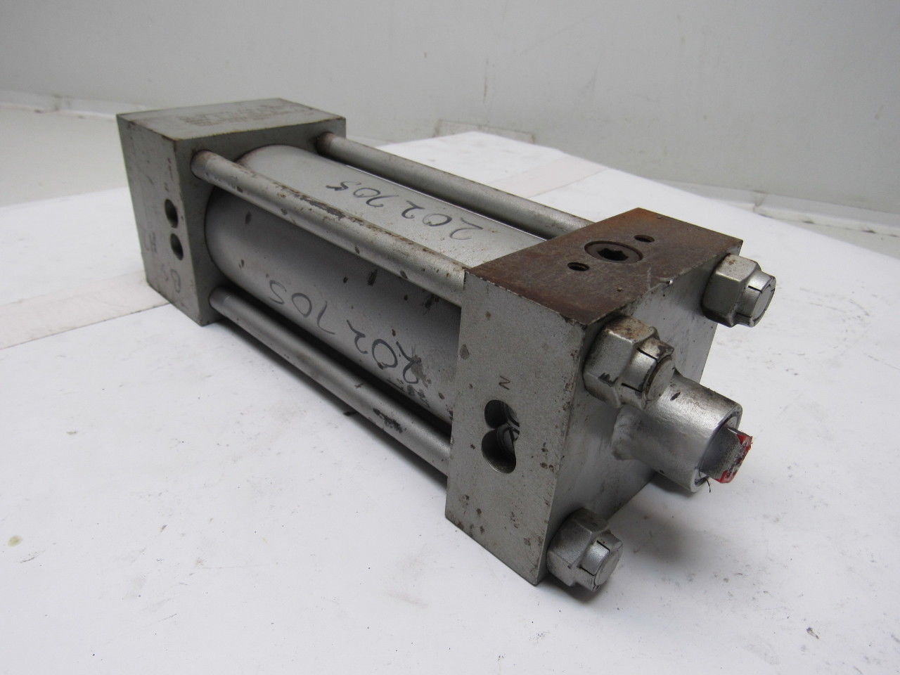 Milwaukee B-18346 2-1/2" Bore 5" Stroke 1" Rod 3000PSI Hydraulic Cylinder