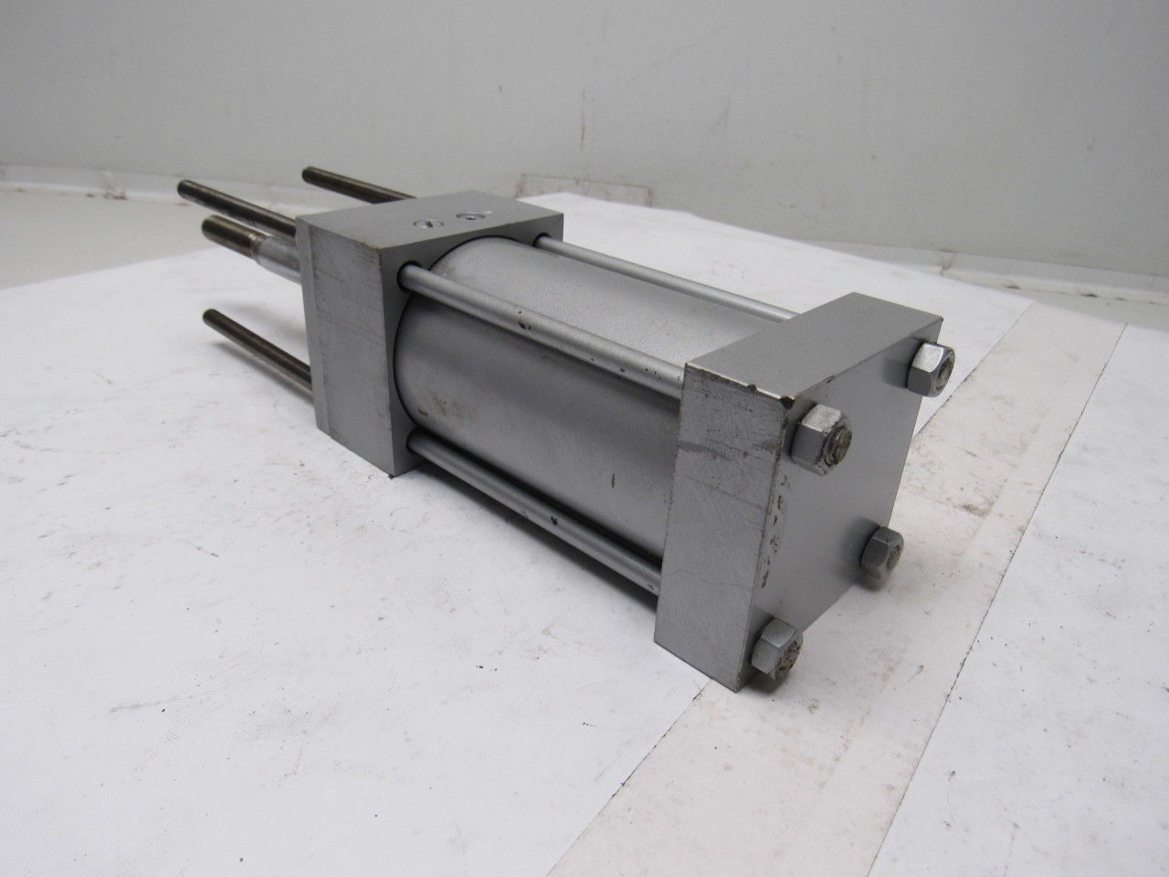 Milwaukee A-12 2-1/2"x 3" Stroke 3/8" Rod 250PSI Extended Tie Rod Air Cylinder