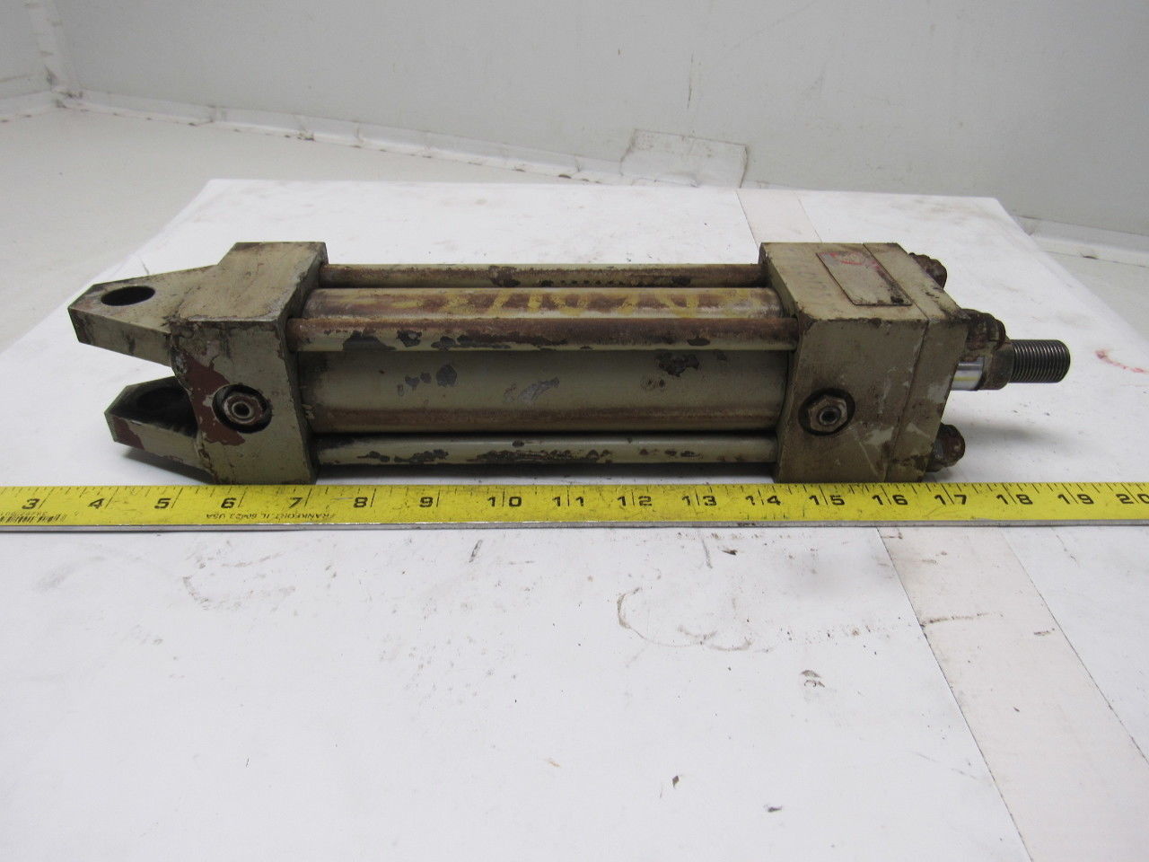 Milwaukee A-71 4" Bore x 3-3/4" Stroke 1" Rod Trunnion 250PSI Air Cylinder