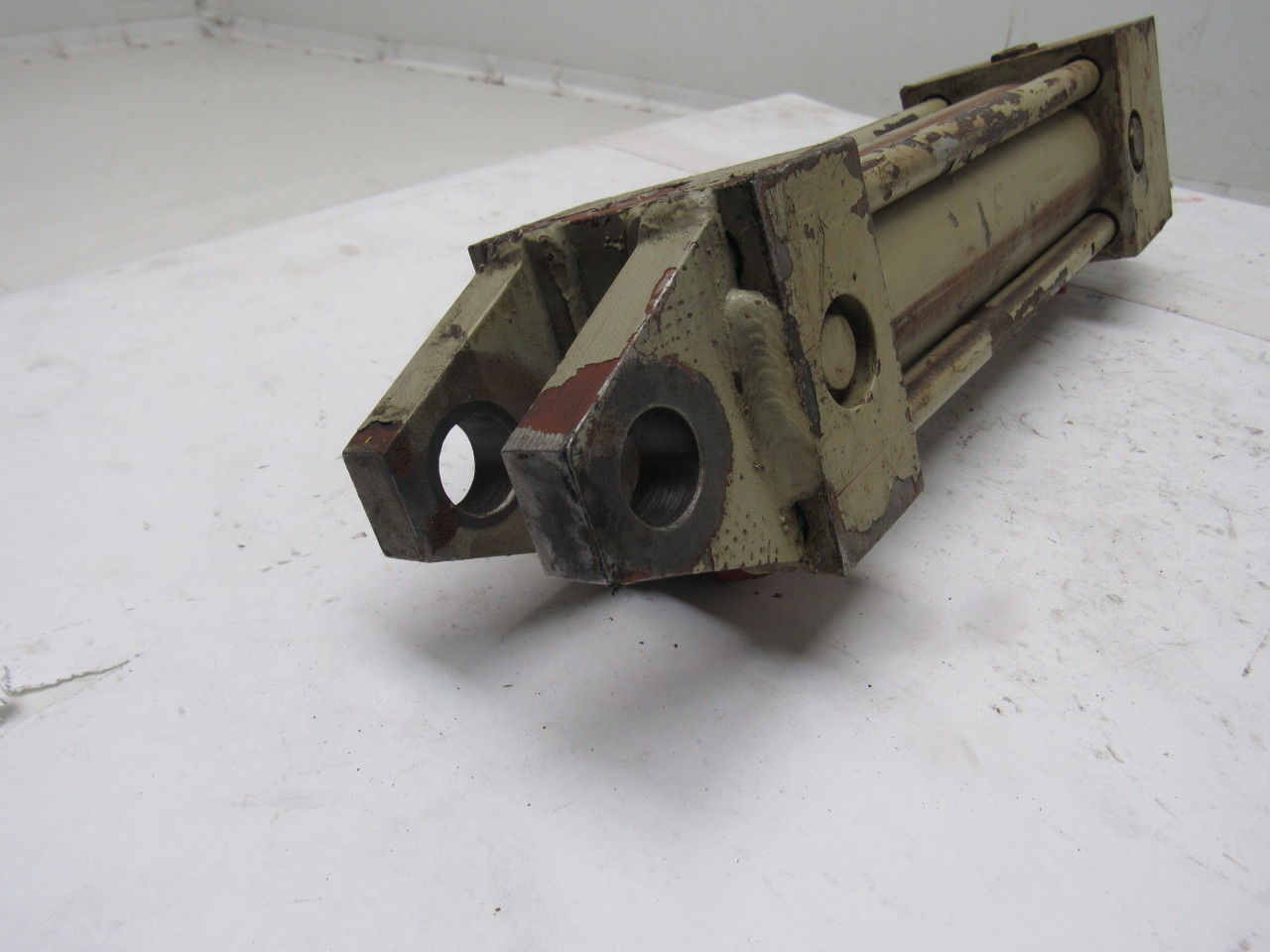 Milwaukee A-71 4" Bore x 3-3/4" Stroke 1" Rod Trunnion 250PSI Air Cylinder