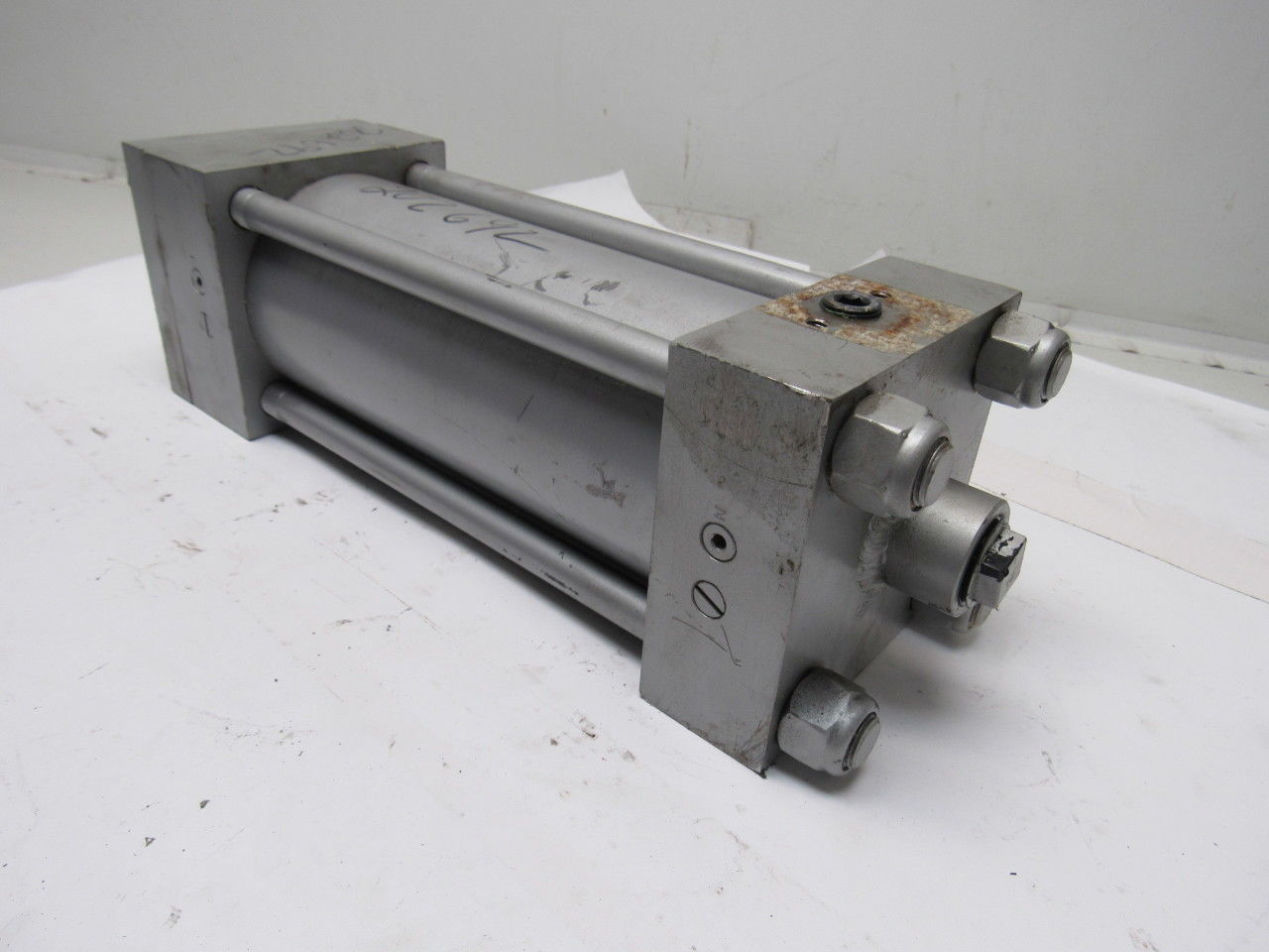 Milwaukee B-18350 3-1/4" Bore 7" Stroke 1-3/8" Rod 3000PSI Hydraulic Cylinder