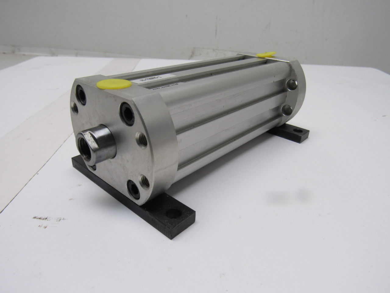 Numatics S2CK-0413B-AAA0 1-1/2" Bore 4-1/2" Stroke 5/8" Rod  Air Cylinder
