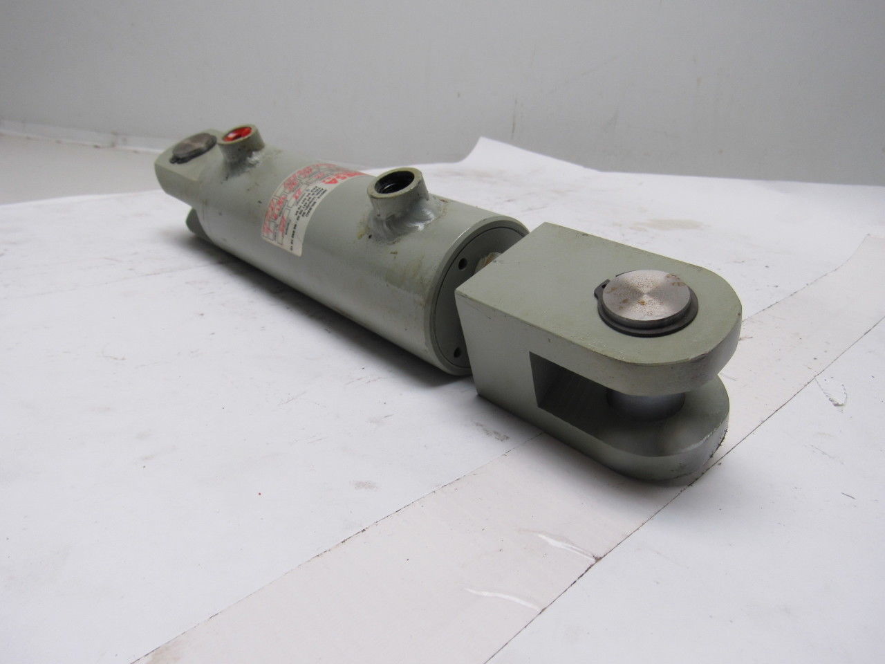 Loramendi Welded Hydraulic Cylinder 40mm Bore 90mm Stroke Clevis Ends
