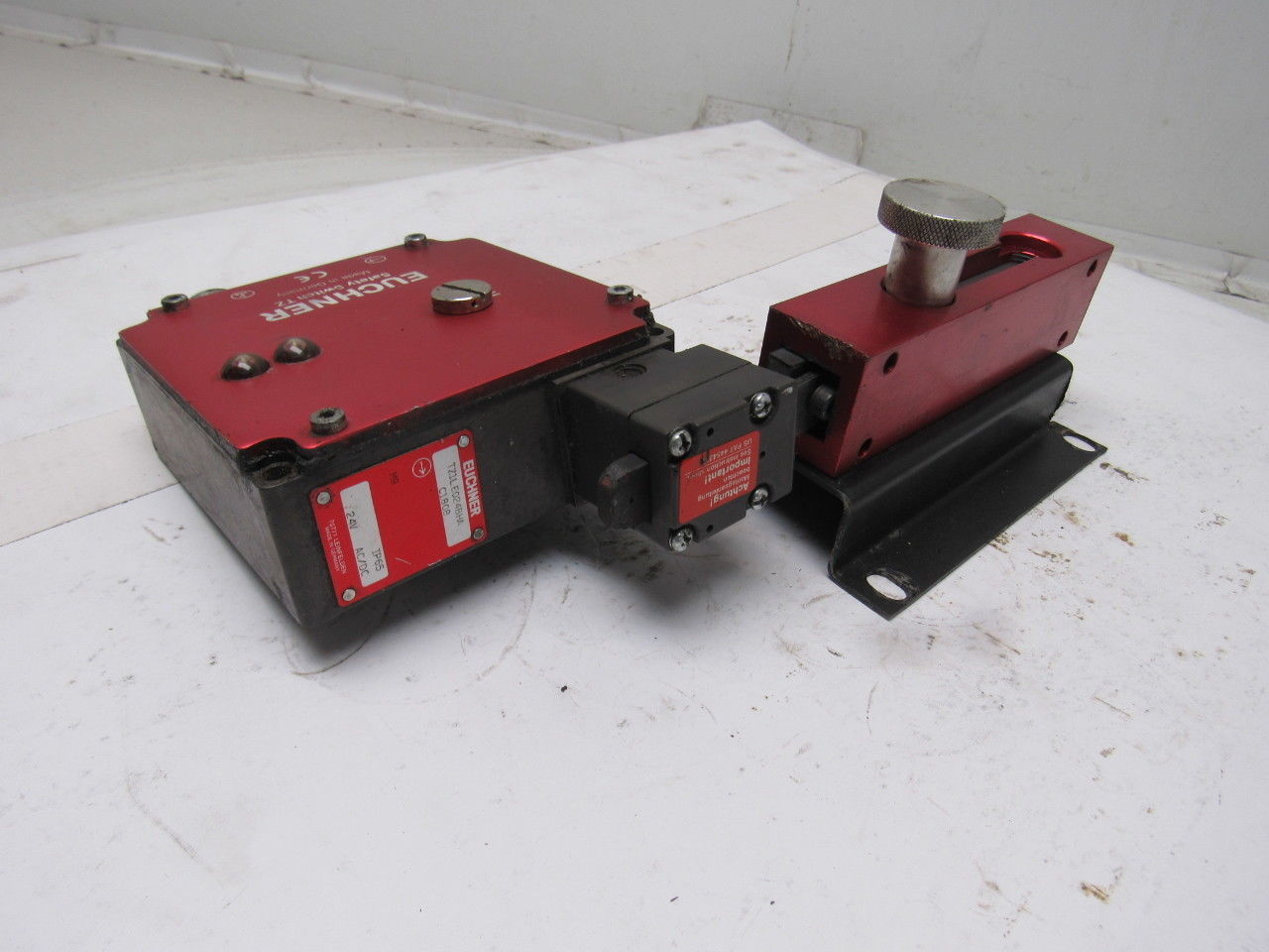 Euchner TZ1LE024BHA Mechanical Release Safety Switch W/Actuator