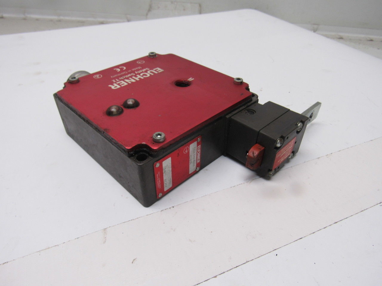 Euchner TZ1LE024BHA Mechanical Release Safety Switch W/Actuator