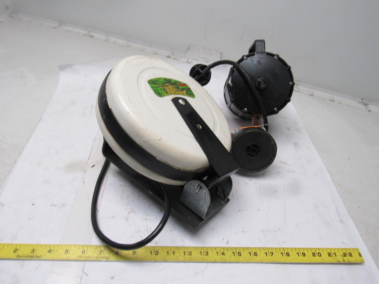 Waldmann HGWK-70-24VAC Waterproof Halogen Machine Light 24V W/26' Cord W/Reel