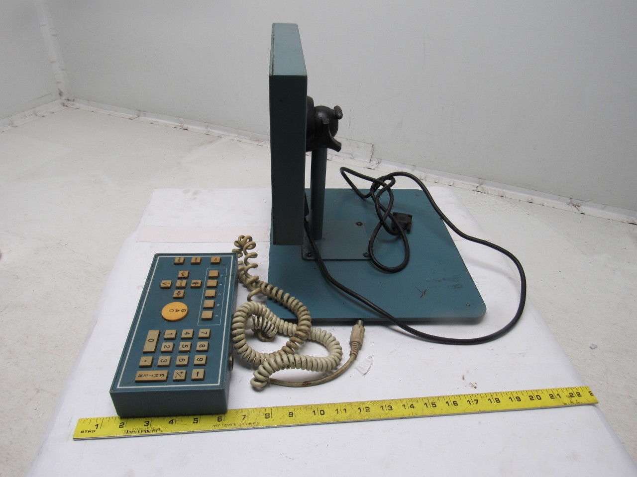 K J Law G2500 M3300-ES03 Ultra Gage Key Box Pad & 10" Monitor Display