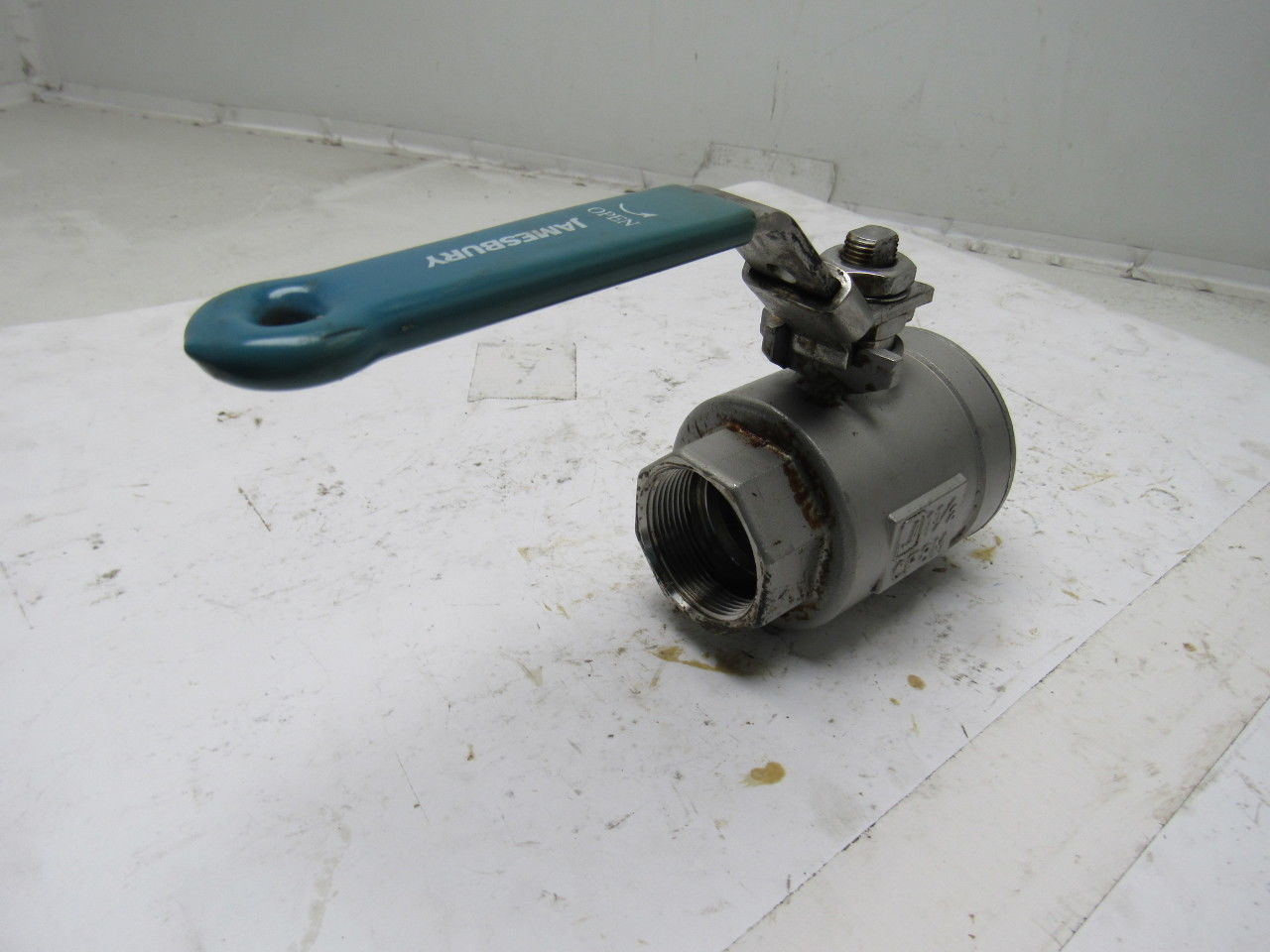 Jamesbury CF8M 1-1/2" Threaded Ball Valve Stainless Steel 1000CWP