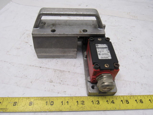 Allen Bradley 802F-E60M10-S7 300VAC Safety Interlock Switch W/L.H. Door Handle