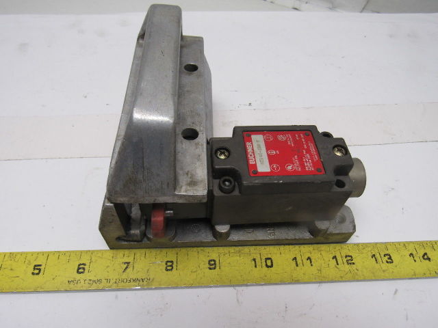 Euchner NZ1VZ-538 E Safety Interlock Switch W/ Door Handle Actuator