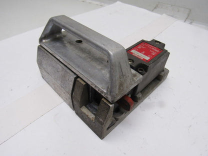 Euchner NZ1VZ-538 E Safety Interlock Switch W/ Door Handle Actuator