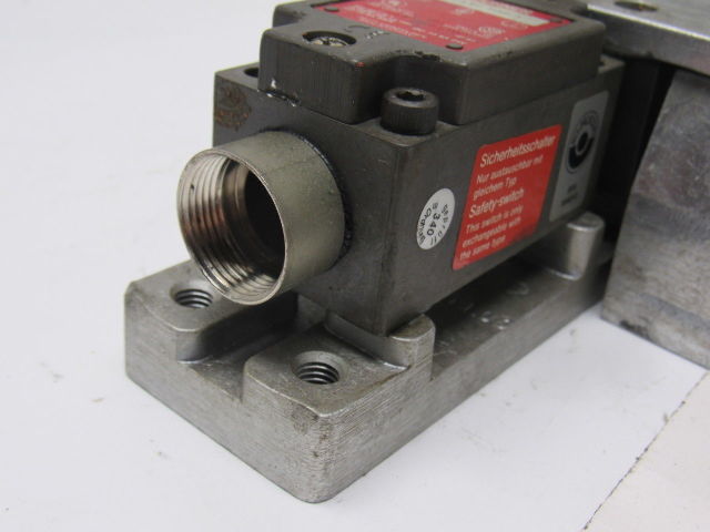Euchner NZ1VZ-538 E Safety Interlock Switch W/ Door Handle Actuator