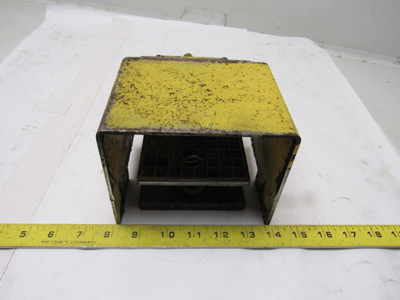 MagneTek Gemco 10251411 Type B 600V AC/DC Guarded Foot Pedal Operator Switch