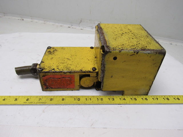 MagneTek Gemco 10251411 Type B 600V AC/DC Guarded Foot Pedal Operator Switch