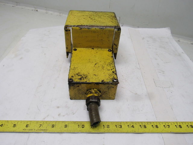MagneTek Gemco 10251411 Type B 600V AC/DC Guarded Foot Pedal Operator Switch