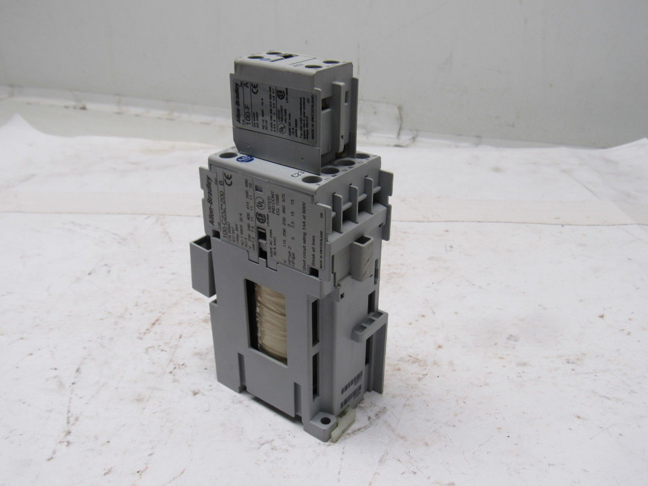 Allen Bradley 100-C23Z*200  100-C23ZJ200 Ser B 600V 30A IEC Contactor 24VDC Coil