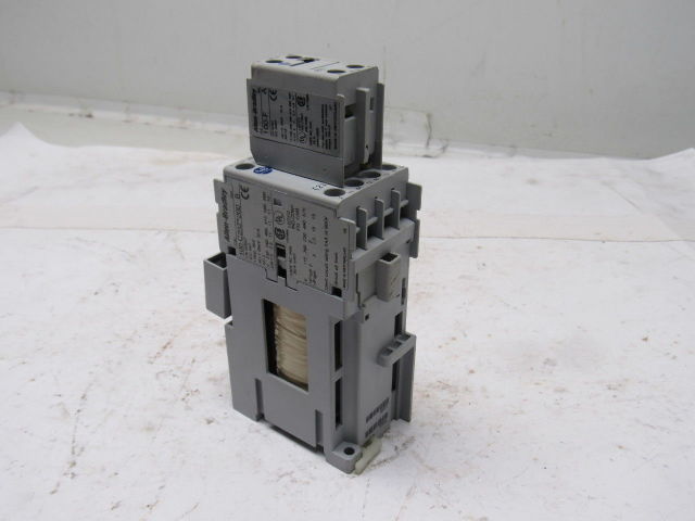 Allen Bradley 100-C23Z*200  100-C23ZJ200 Ser B 600V 30A IEC Contactor 24VDC Coil