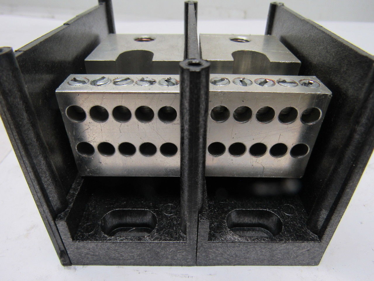 Gould Shawmut 66592  600V 2 Pole 2/0-#14 Line To 10 #6-#14 Wire Terminal Block