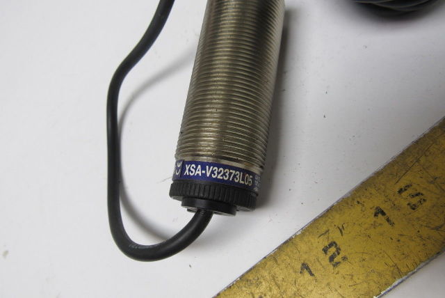 Telemecanique XSA-V32373L05 12-48VDC Inductive Proximity Sensor 81mm