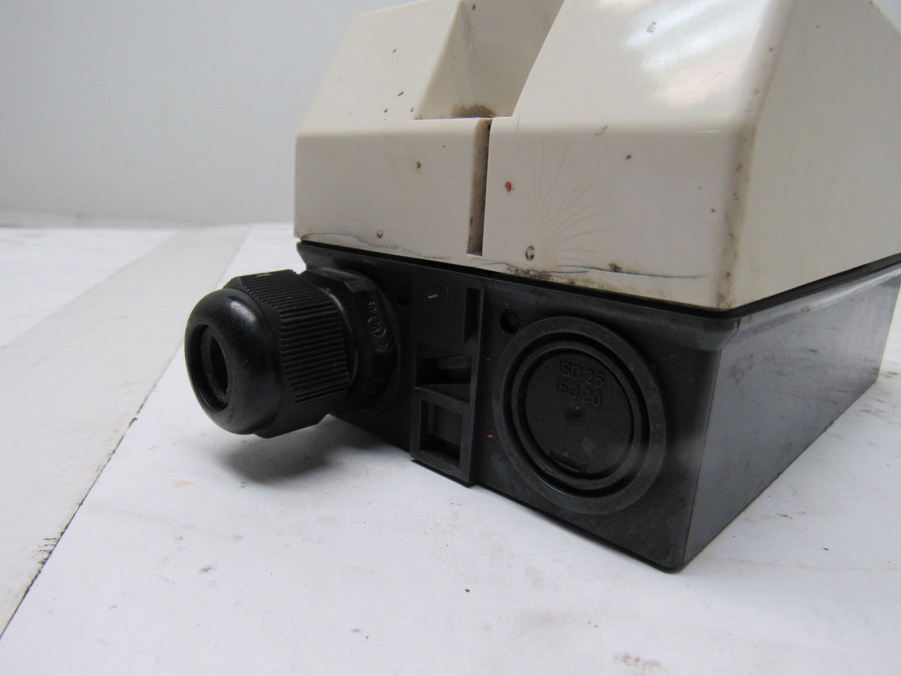 Telemecanique V02 10A Switch W/Aux Contacts & Enclosure