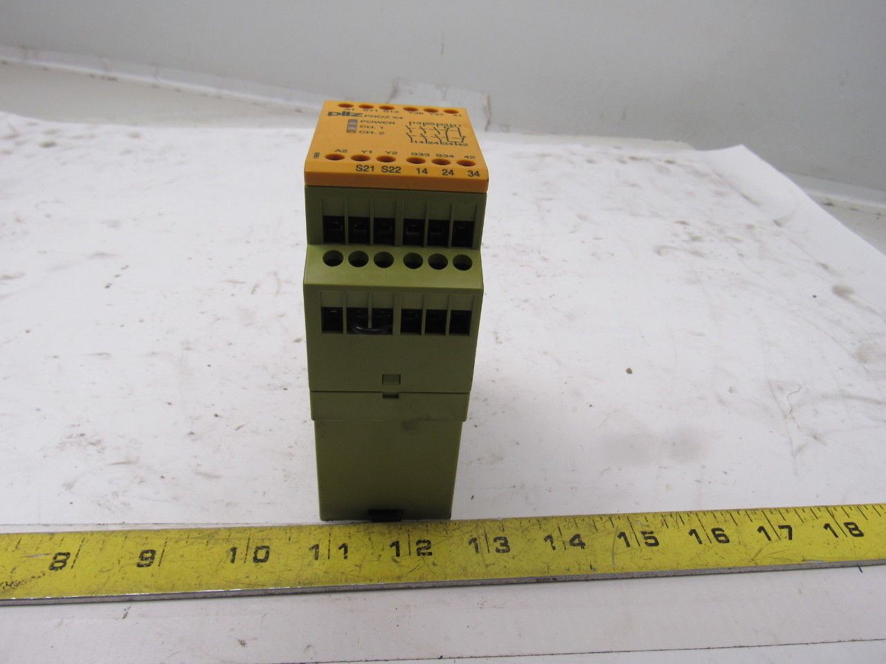 PILZ PN0Z X4 Safety Relay 24VDC 2.5W 3N/01N/C