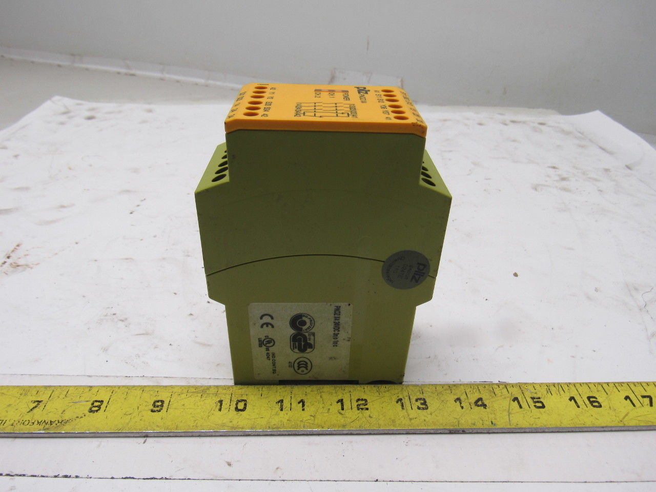 PILZ PN0Z X4 Safety Relay 24VDC 2.5W 3N/01N/C
