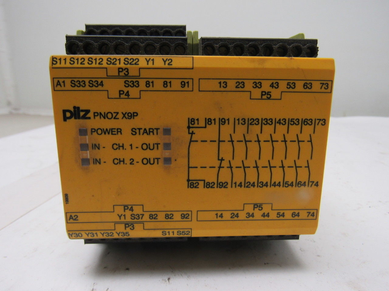 Pilz PNOZ X9P 777609 24 VDC 7 N/O 2 N/C 2SO Safety Relay Module