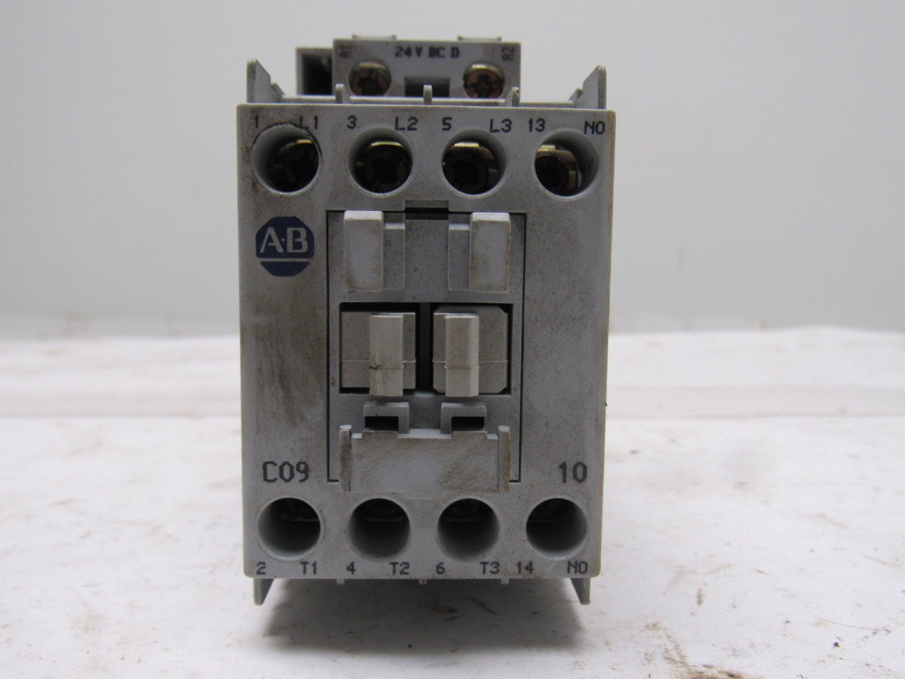 Allen Bradley 700-C09D*10 Ser A Contactor  24VDC Coil
