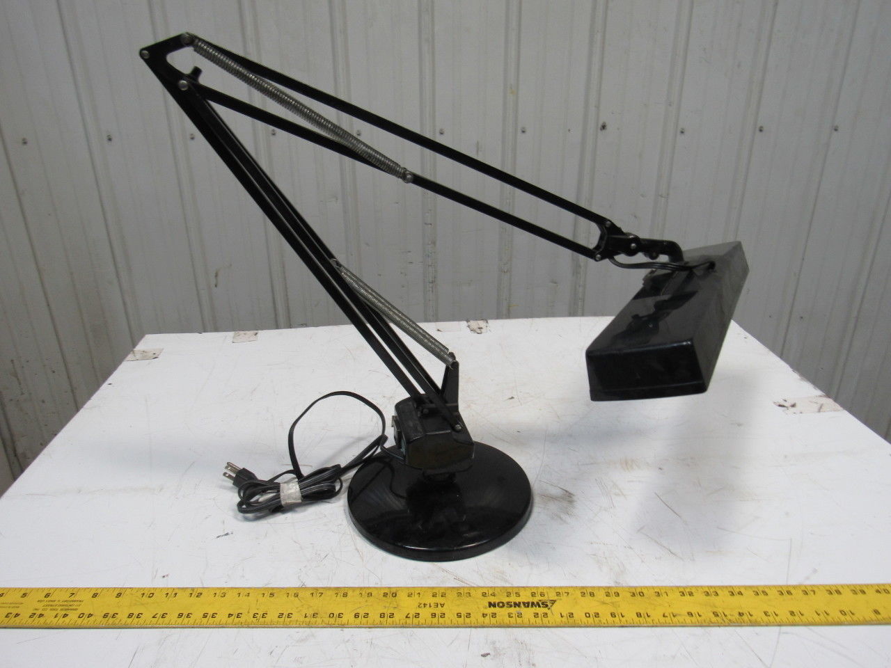 Ledu 34667 110V Portable Adjustable Hobby Task Workshop Light